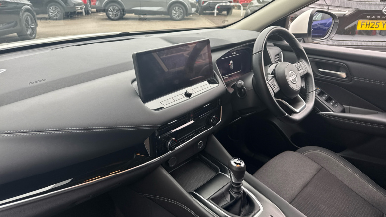 Nissan Qashqai 1.3 DiG-T MH N-Connecta 5dr Petrol Hatchback